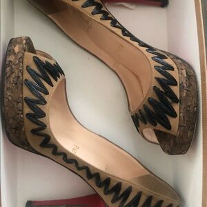 Christian Louboutin YoYo Zeppa Rafia brown suede Pumps size 7.5